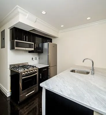Rented by Icon Realty Management | media 7