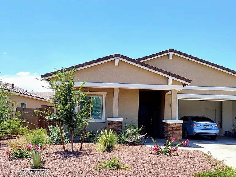 121 W Seaside Dr — Photo 2