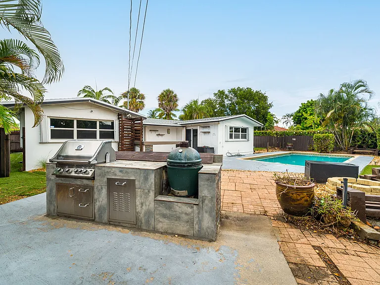 598 NW 14th Ave — Photo 20