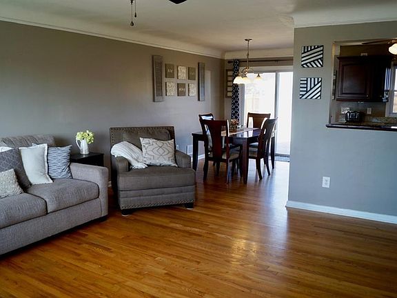 3rd image of 7313 Chateau Dr