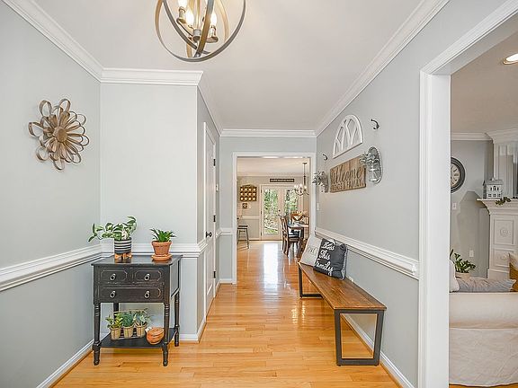 3rd image of 1005 Santa Maria Dr