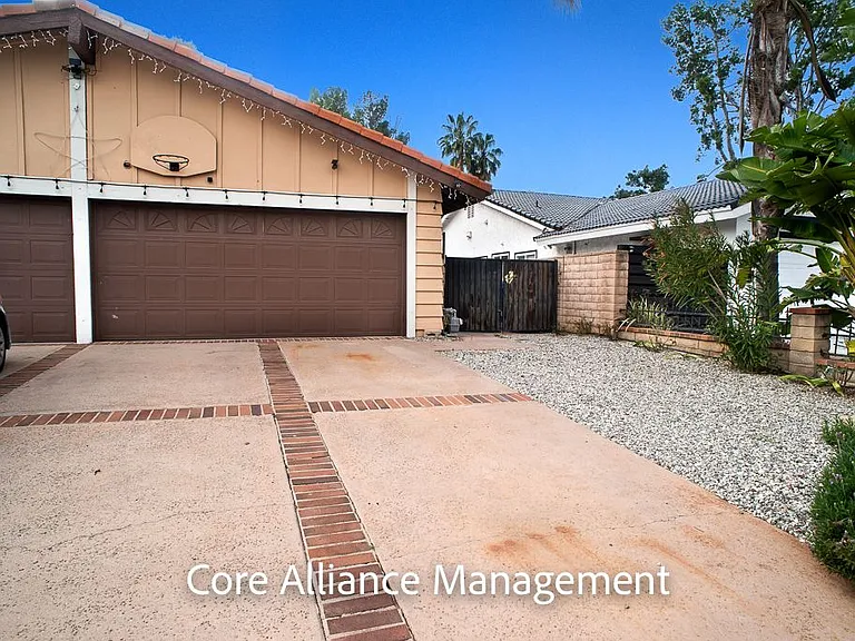 9413 Farralone Ave — Photo 16