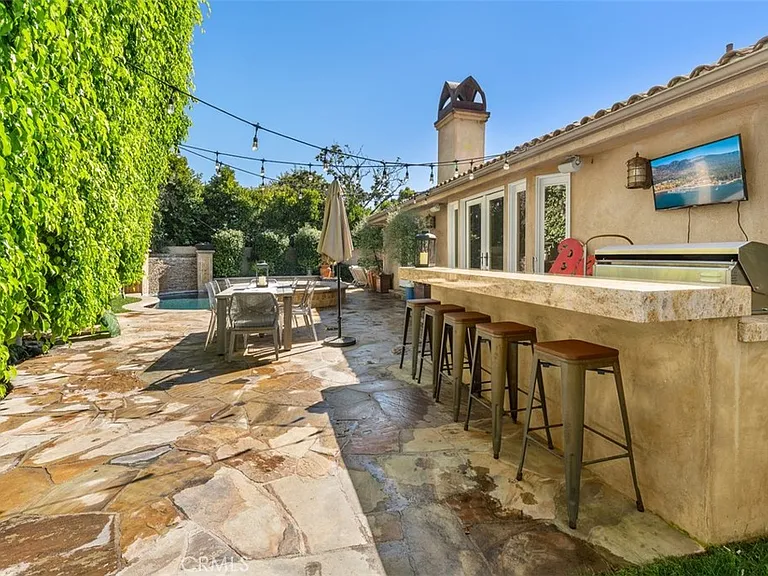 600 Cliff Dr — Photo 40
