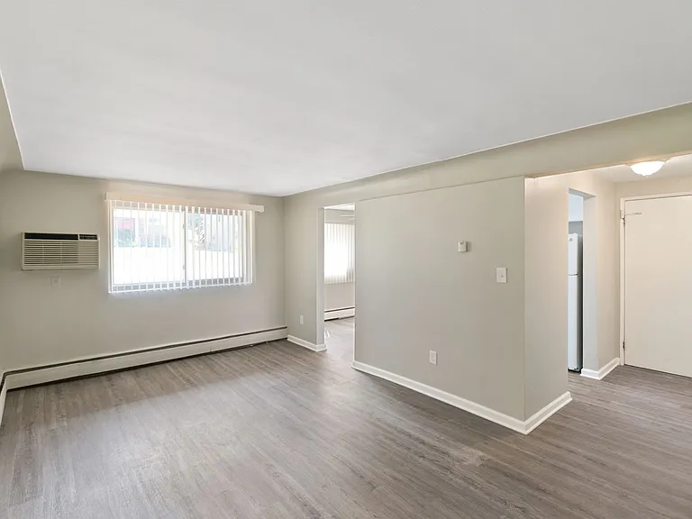 Brownell Apartments - Coast to Coast Management — Photo 23