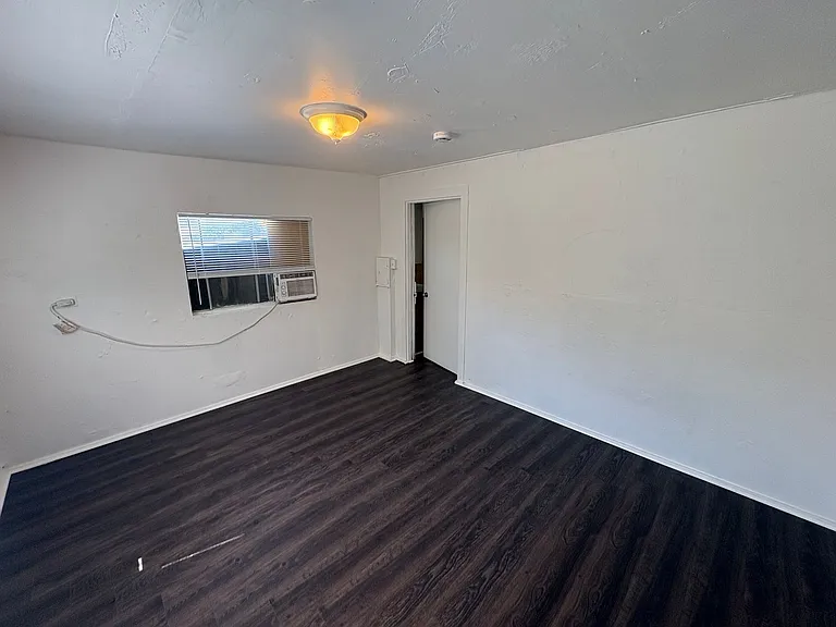 10596 Lewis Dr — Photo 13
