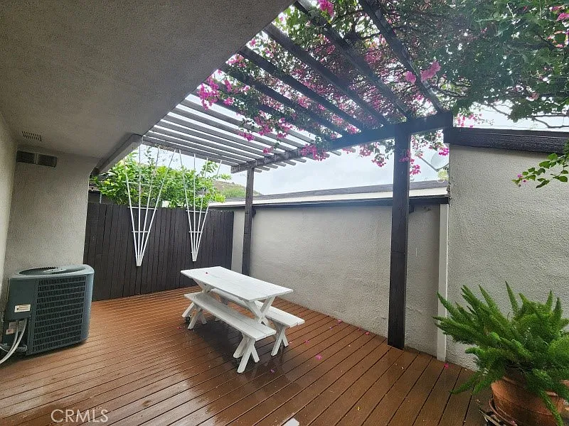 3 bed, 1289 sqft, $3,795 — Photo 4