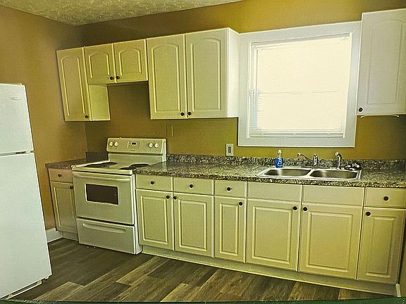 2nd image of 2411 Coker Ave