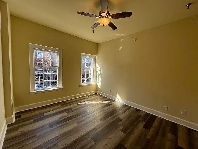 907 Caroline St #16 — Photo 4