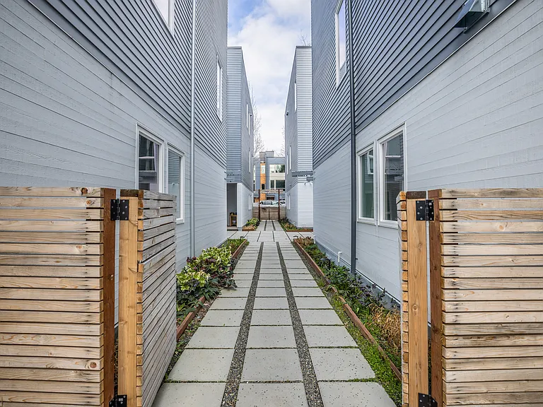 835 S Cloverdale St #B — Photo 19