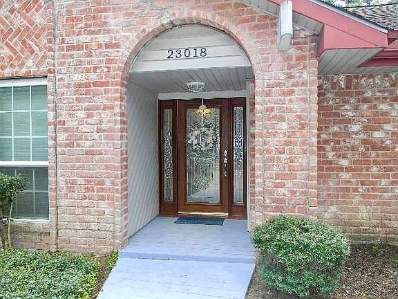 Welcome home! Lovely glass door with side windows welcomes you and your guests