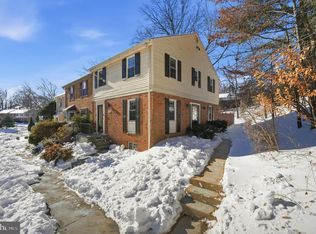 9652 Lindenbrook St, Fairfax, VA 22031