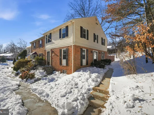 9652 Lindenbrook St, Fairfax, VA 22031