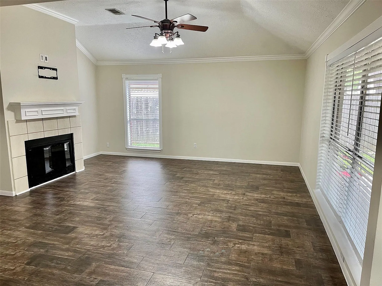 3 bed, 2.0 bath, 1675 sqft, $2,250 — Photo 3