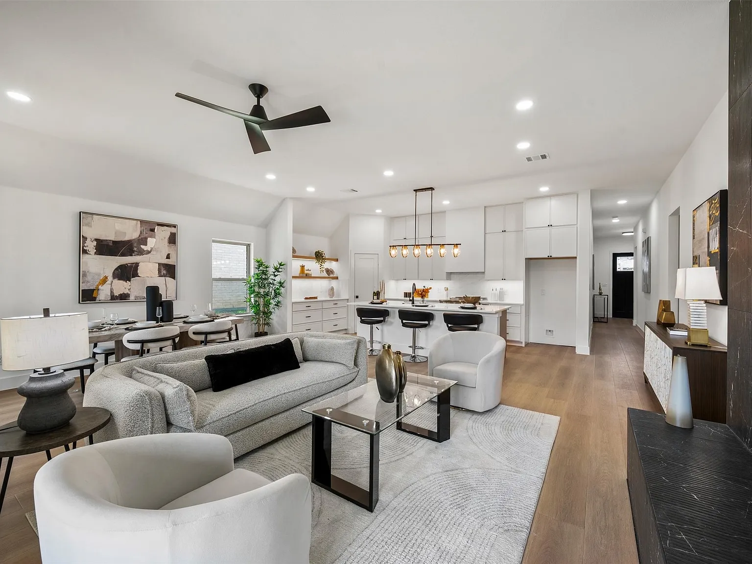 4 bed, 3.0 bath, 2293 sqft, $3,000 — Photo 3