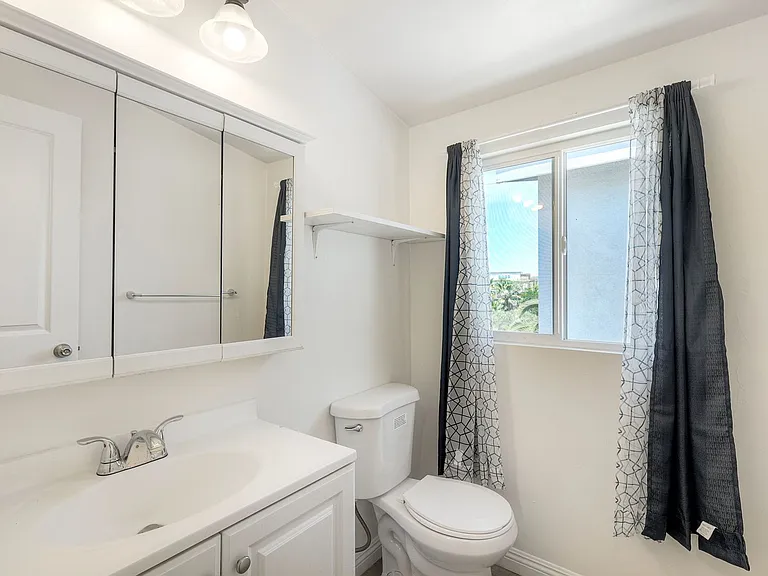 8800 Hayes St — Photo 15