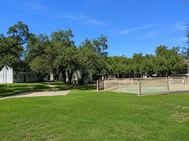 Southland Apartments — Photo 13