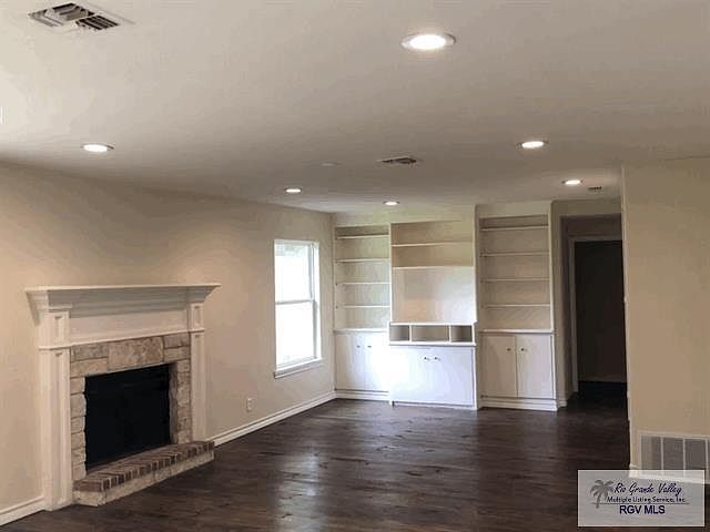 1st image of 818 E Parkwood Dr