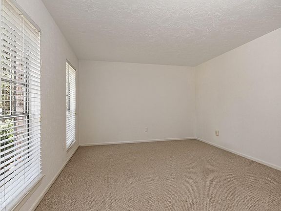 5th image of 35 Berryfrost Ln