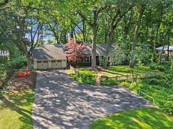 17887 N Fruitport Rd, Spring Lake, MI 49456