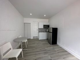 12683 NW 10th St, Miami, FL