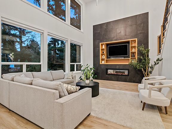 5th image of 34571 Devon Cres