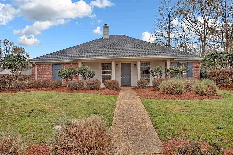 332 White Oak Dr