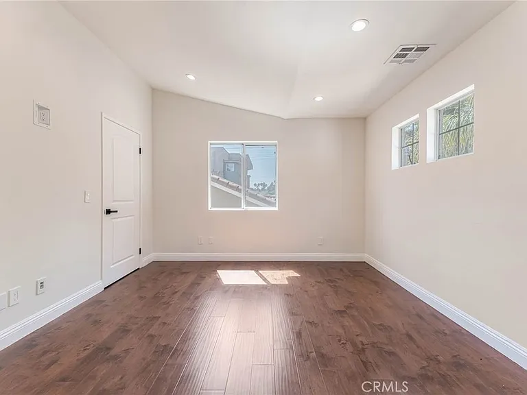 18808 Lull St — Photo 34