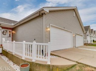 121 Christian Louis Ct, Bloomington, IL 61701