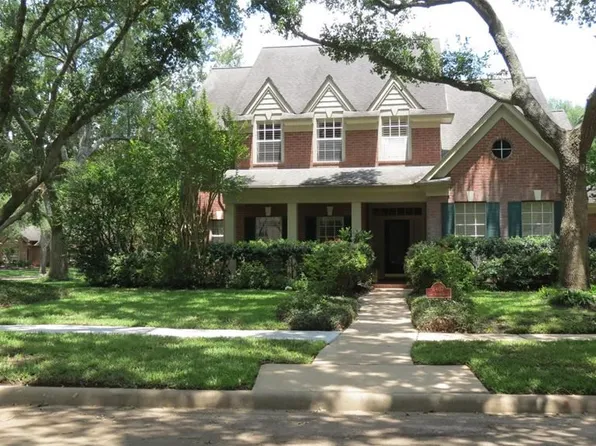 6407 Cool Water Dr, Sugar Land, TX 77479
