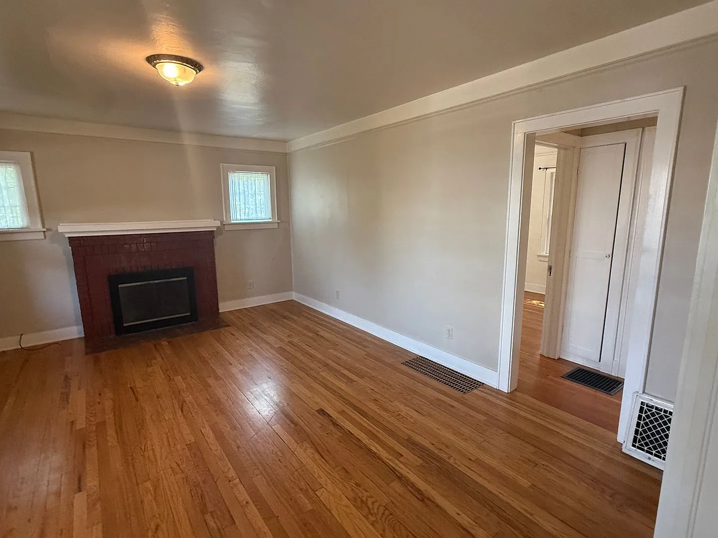 Charming 2BR/1BA Campus House — Photo 4