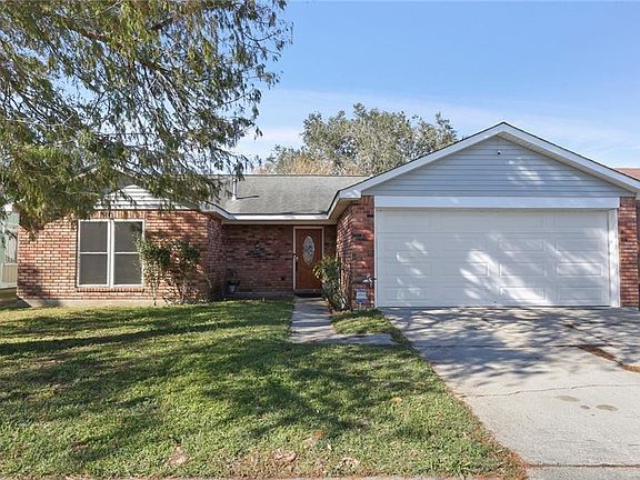 2nd image of 936 Ashland Pl W
