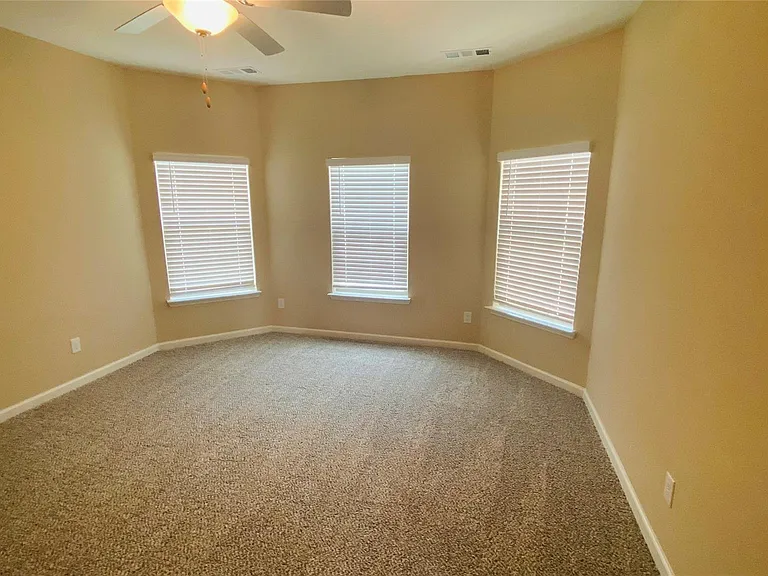 261 Moonstone Way — Photo 3