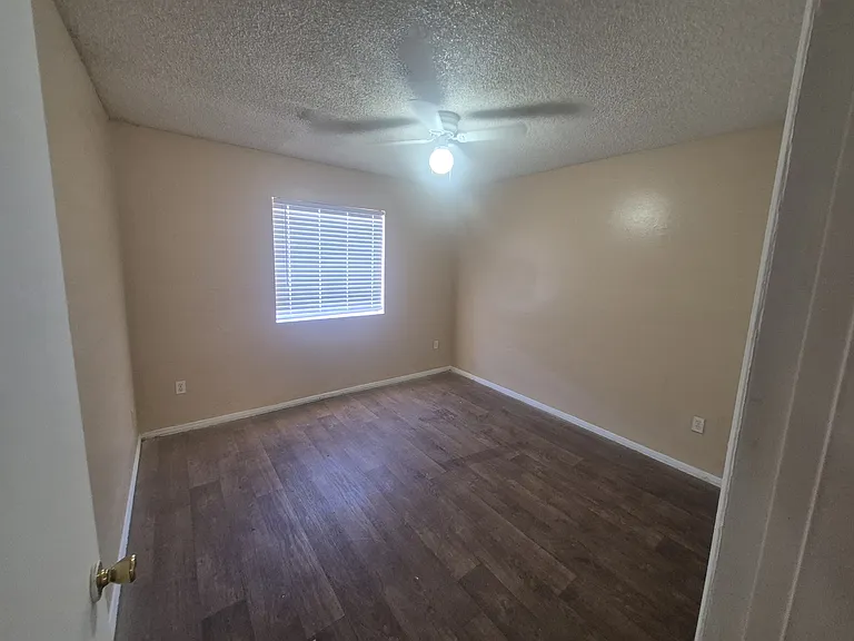 645 W Rio Salado Pkwy #D — Photo 5