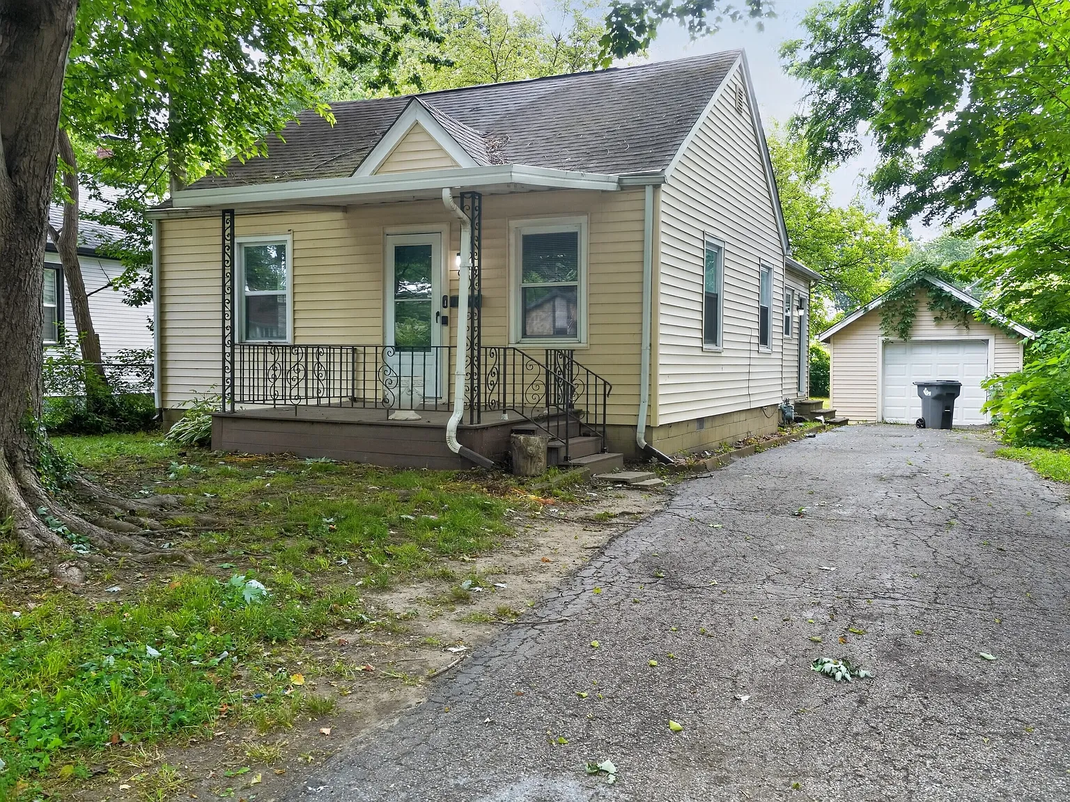 3 bed, 906 sqft, $1,600 — Photo 1