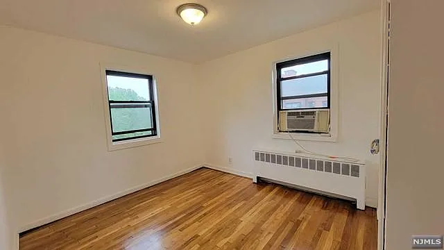2333 Hudson Ter #E3 — Photo 9