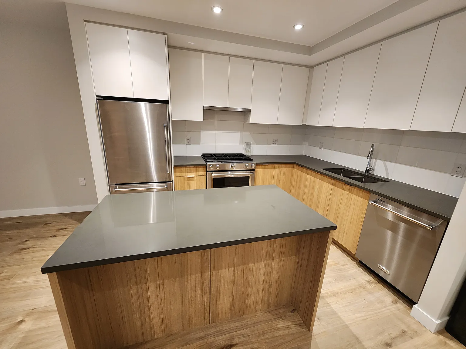 2 bed, 1116 sqft, $3,400 — Photo 3