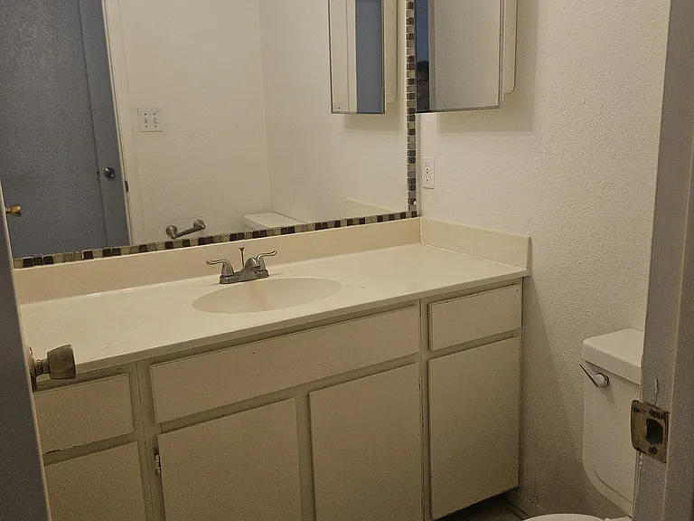 1605 S Telshor Blvd #F — Photo 8