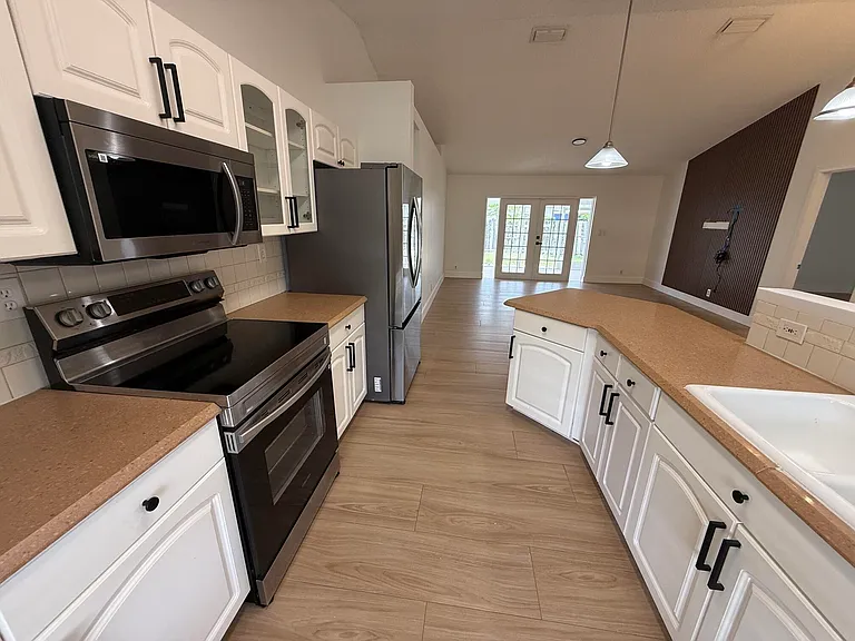 6249 Foster St — Photo 11