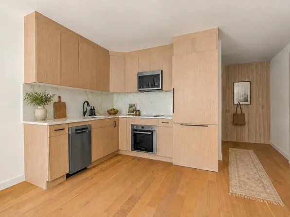 1218 Putnam Avenue image 1 of 9