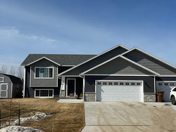 664 Parkway Ln E, Northwood, ND 58267