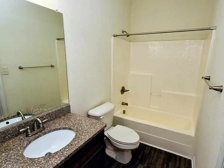 4115 Franklin St — Photo 43