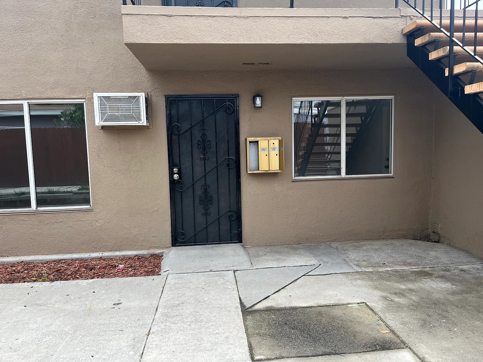 2 bed, 1100 sqft, $2,450 — Photo 2