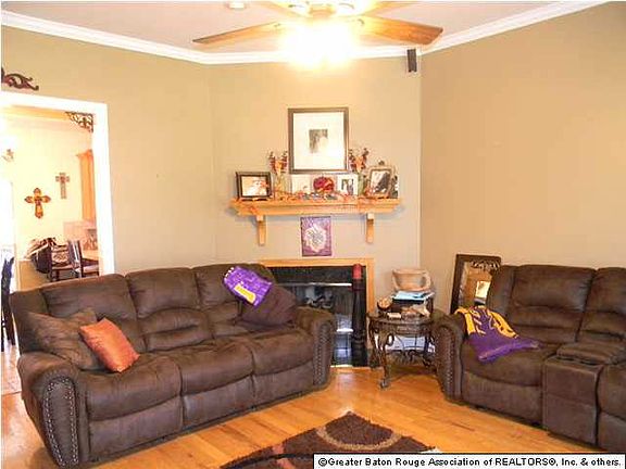 4th image of 8066 Versailles Dr