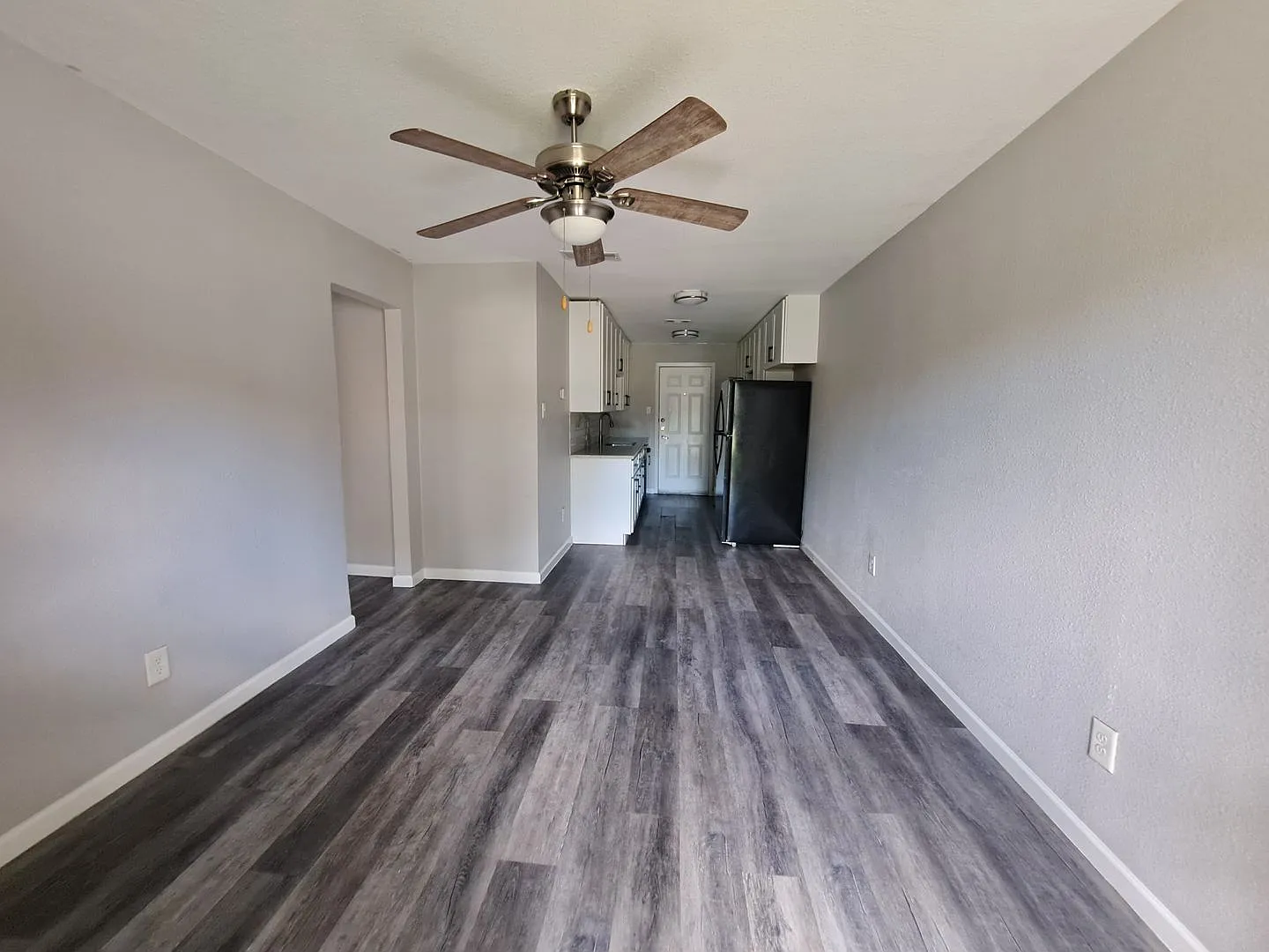 Cozy 2 Bedroom in Irving Available Now! — Photo 3