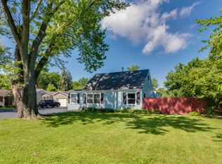 490 Ironwood Dr, Des Plaines, IL