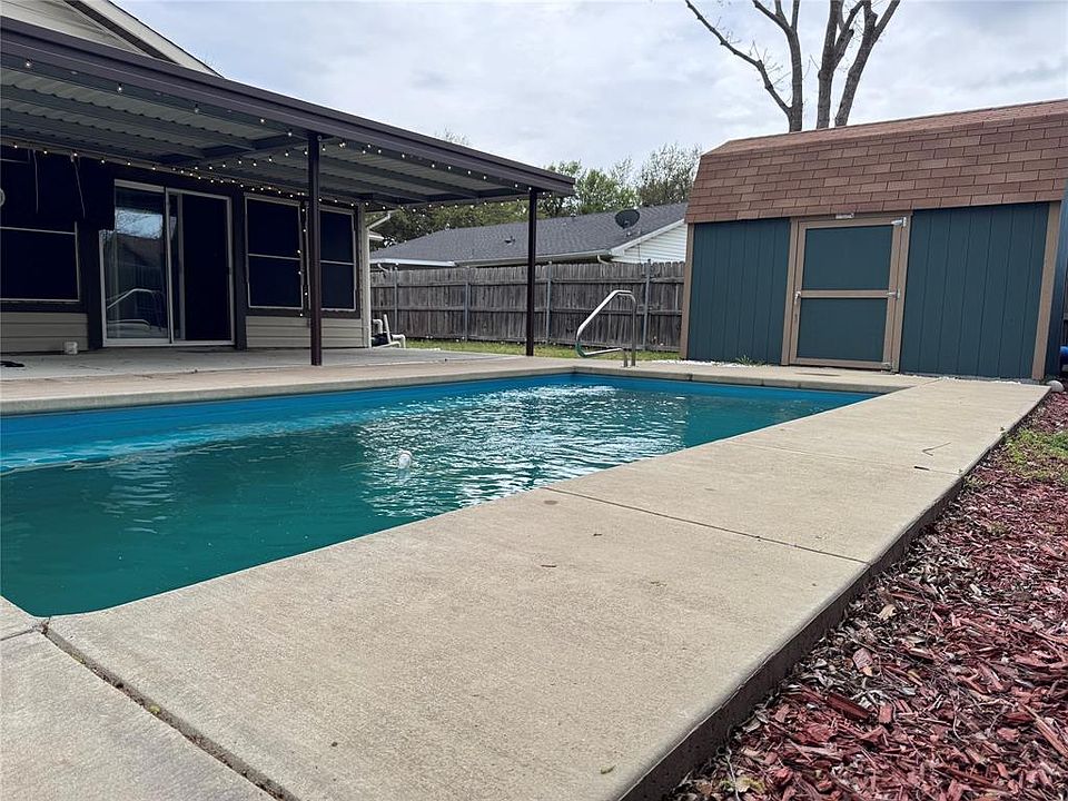 1st image of 318 Clearwood Dr
