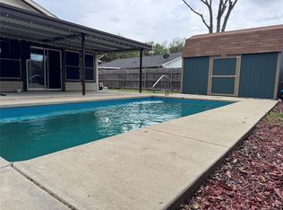 318 Clearwood Dr, Grand Prairie, TX 75052
