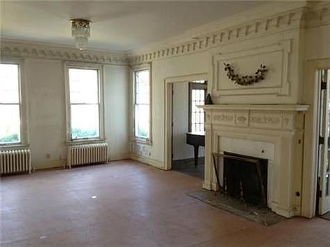 5th image of 207 Vine St