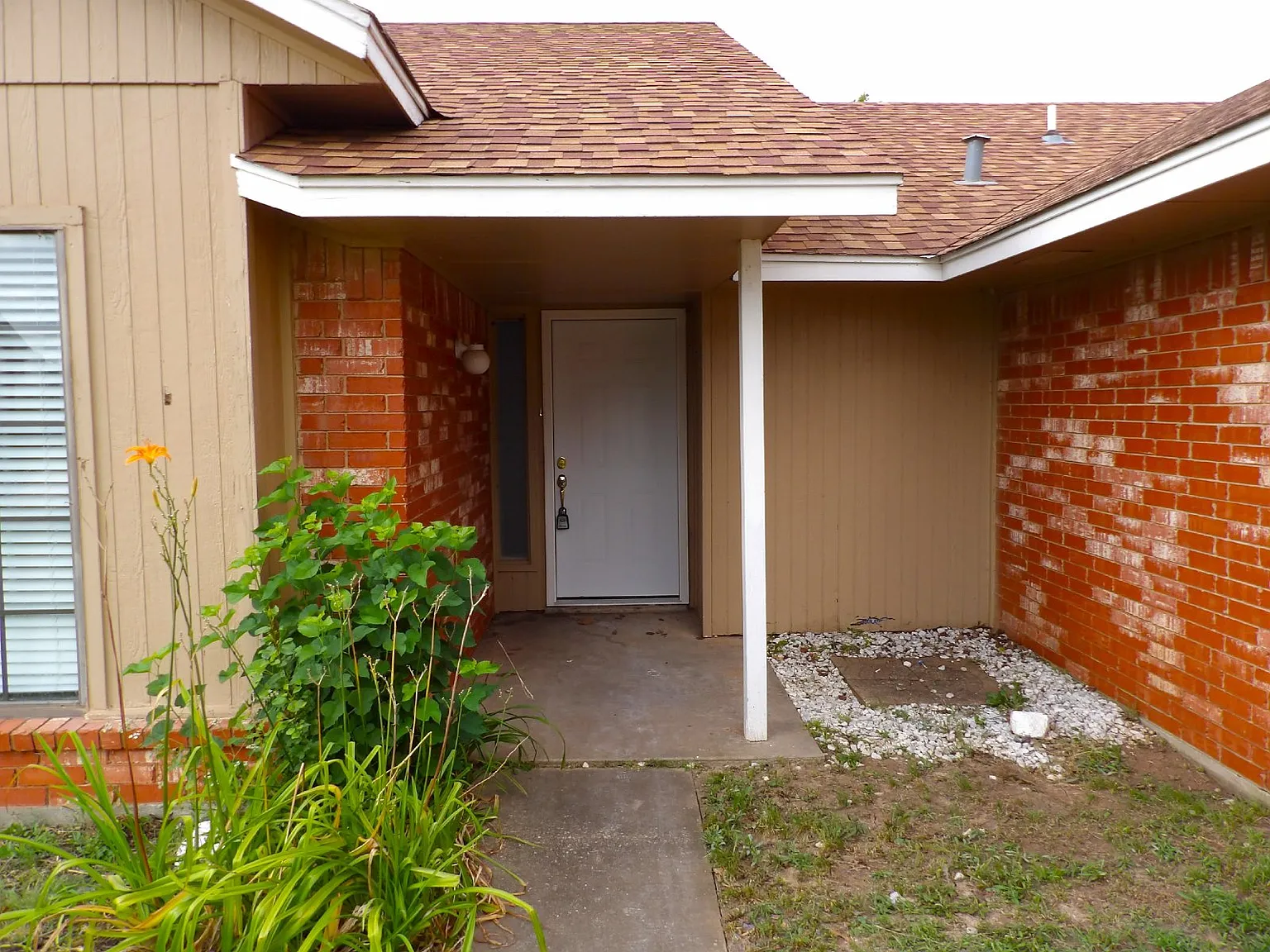3 bed, 1.5 bath, 1300 sqft, $1,495 — Photo 2
