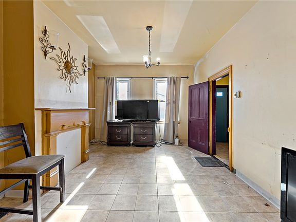 5th image of 114 Seneca St